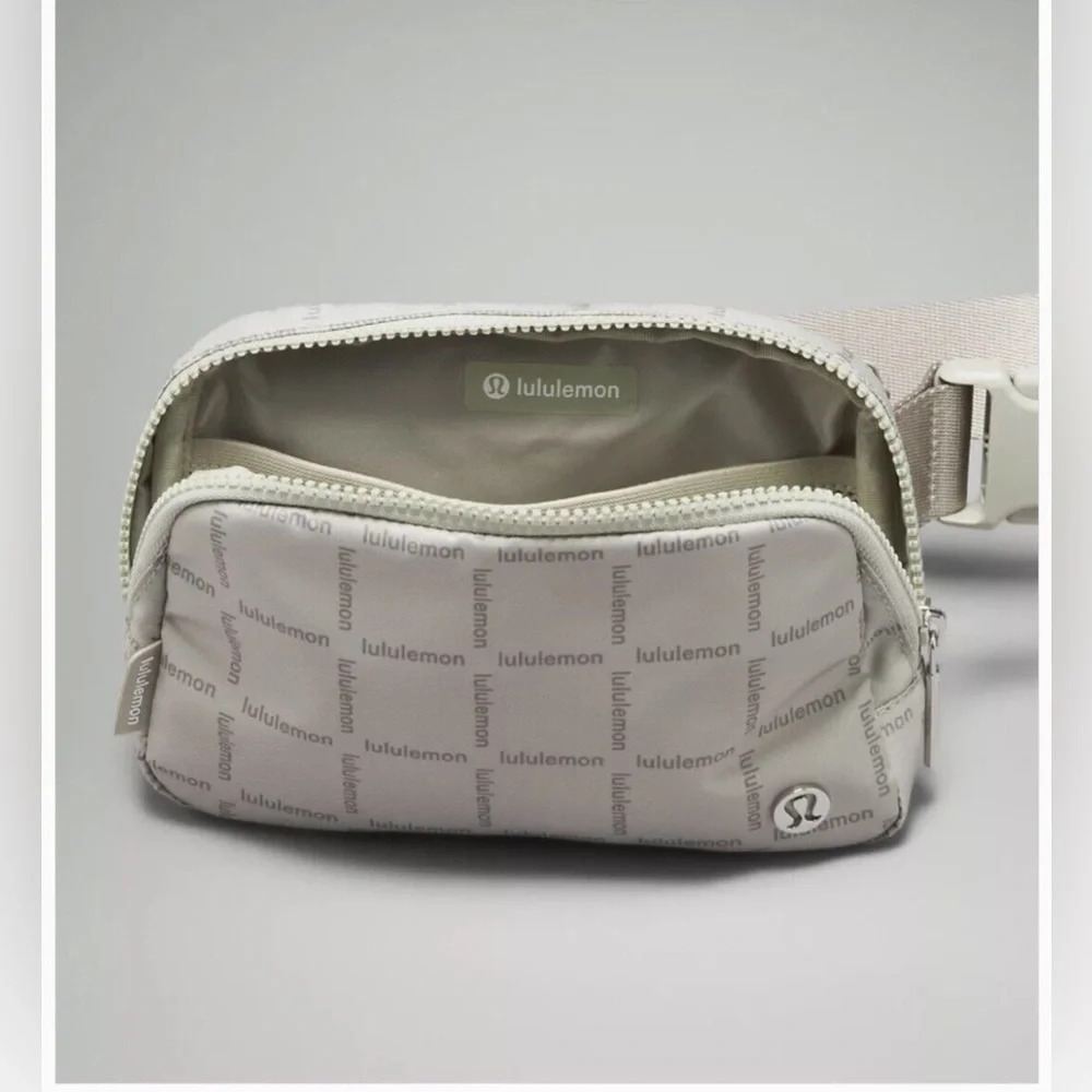 🆕🤍 Lululemon Everywhere Belt Bag - Wordmark Grid Raw Linen - Picture 8 of 8